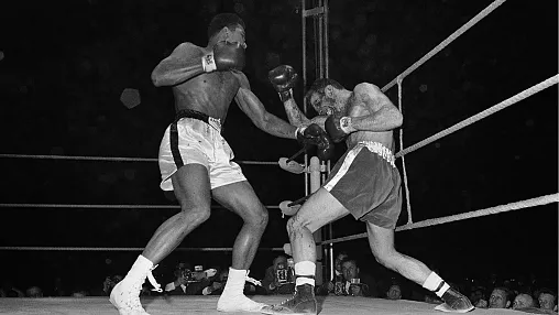 Muhammed Ali’nin Henry Cooper’ı Nakavt Ettiği Sol Eldiveni Satılacak